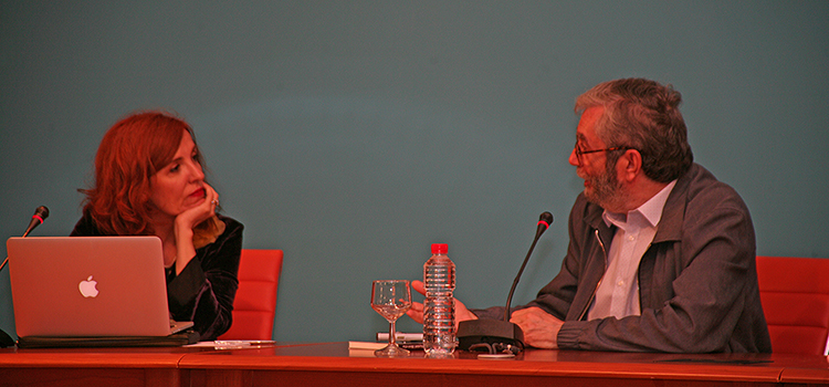 Las Presencias Literarias de la UCA descubren “la transparencia” de Muñoz Molina a través de Elvira Lindo