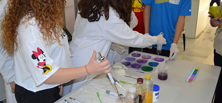 Puerto Real celebra la II Feria de la Ciencia con la participación de cerca de mil escolares