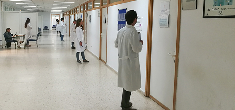 160 estudiantes de Medicina de la UCA se presentan al examen ECOE en el Hospital de Puerto Real