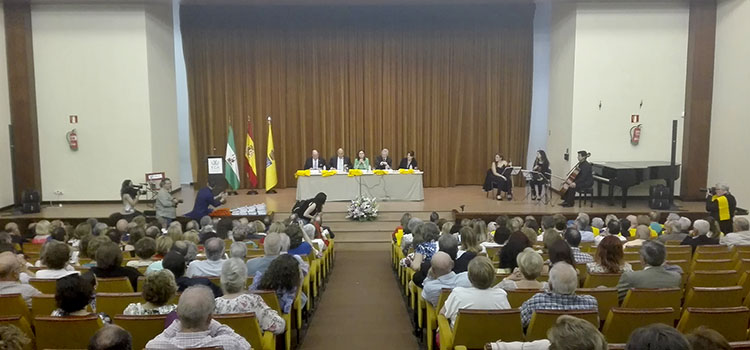 El Aula Universitaria de Mayores celebra la graduación del curso 2016/2017 en Algeciras