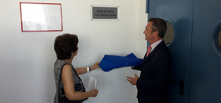 El Campus de Jerez dedica al profesor ‘Manuel Asenjo’ el salón de Grados derecho