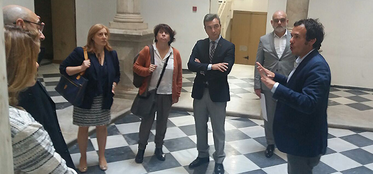 Visita institucional con el alcalde de Cádiz a la futura sede del Museo del Carnaval