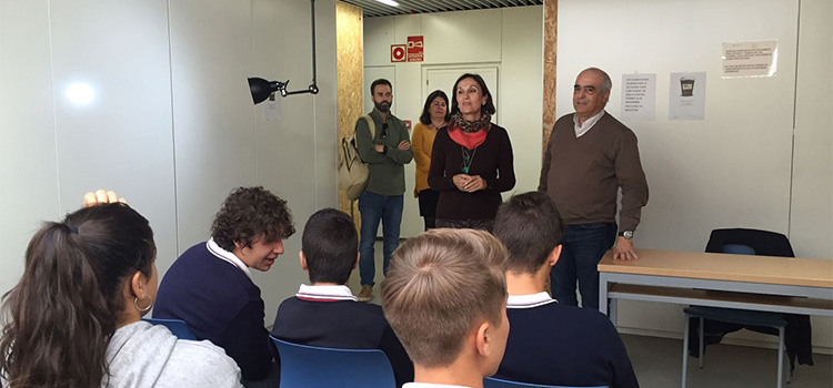 Estudiantes e investigadores participan en ‘Café con Ciencia’ en el Campus Bahía de Algeciras