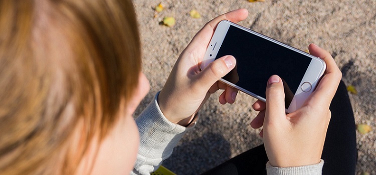 Escuela UCA de padres y madres. Taller 5: ¿Está en el móvil el problema? Cómo educar a los niños y jóvenes en el uso de las nuevas tecnologías