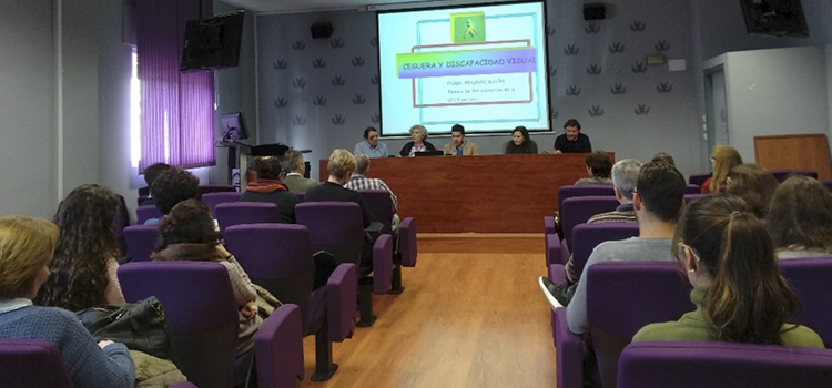El profesorado de la UCA se forma en atención a la discapacidad visual