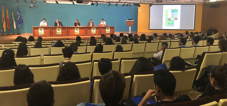El II Congreso Intersanitario de Andalucía reúne a más de 200 estudiantes en la UCA