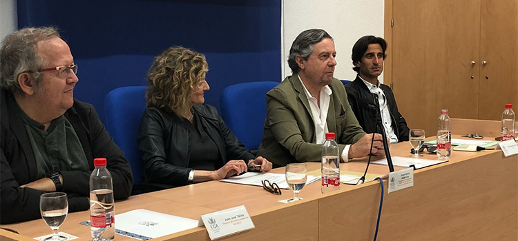 Felipe Benítez Reyes inaugura la exposición ‘Azar y viceversa en su obra literaria’ de la UCA