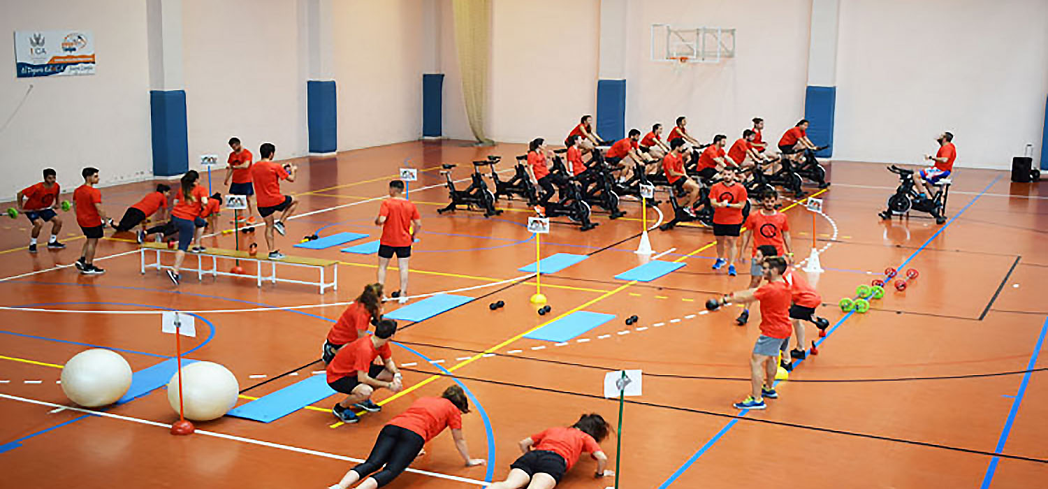 Un centenar de estudiantes participan en la I Jornada Fitness & Wellness UCA
