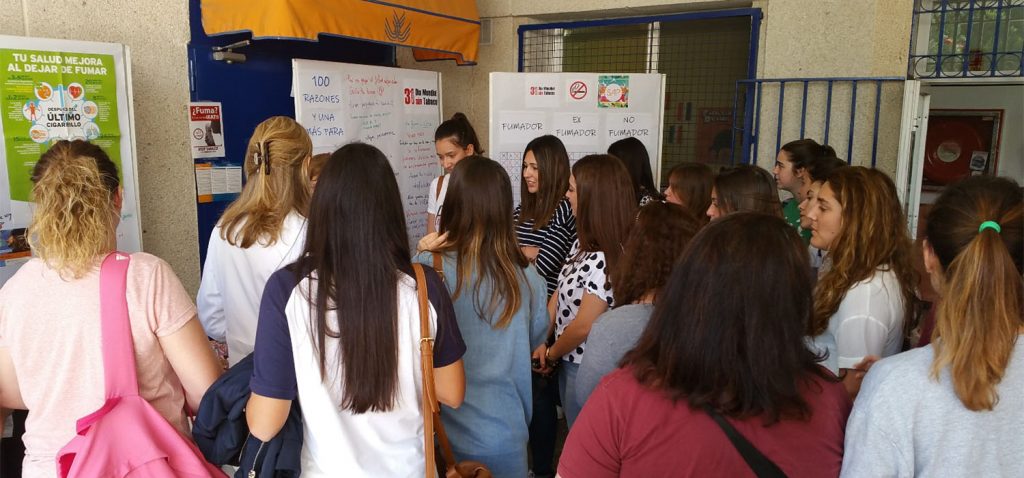 Un centenar de estudiantes celebra el Día Mundial sin Tabaco en el Campus de Puerto Real