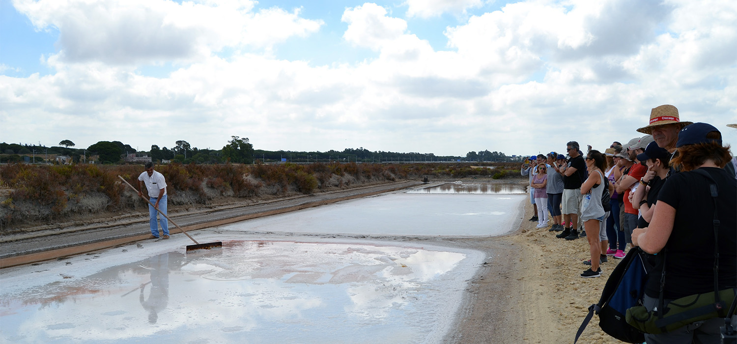 Más de 70 personas participan en una jornada de puertas abiertas en la Salina La Esperanza