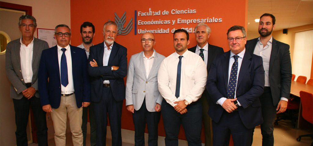 UCA y Colegio de Economistas cooperarán para posibilitar el aprendizaje de universitarios en empresas