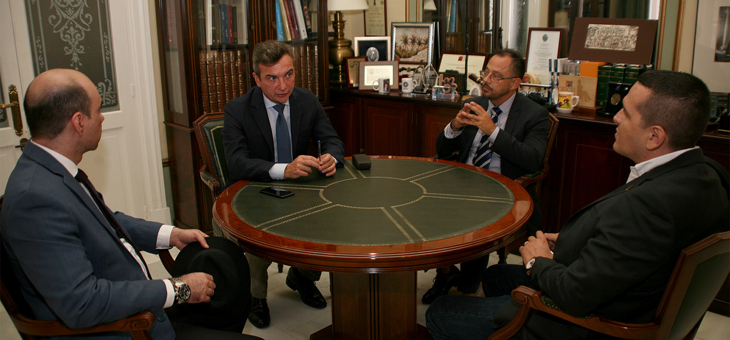 Las universidades de Cádiz y Santiago de Cali firman un acuerdo para tesis doctorales en co-tutela