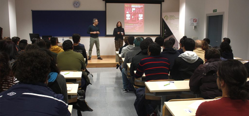 Casi 200 estudiantes asisten en Algeciras a un workshop de ciberseguridad y un laboratorio de emprender
