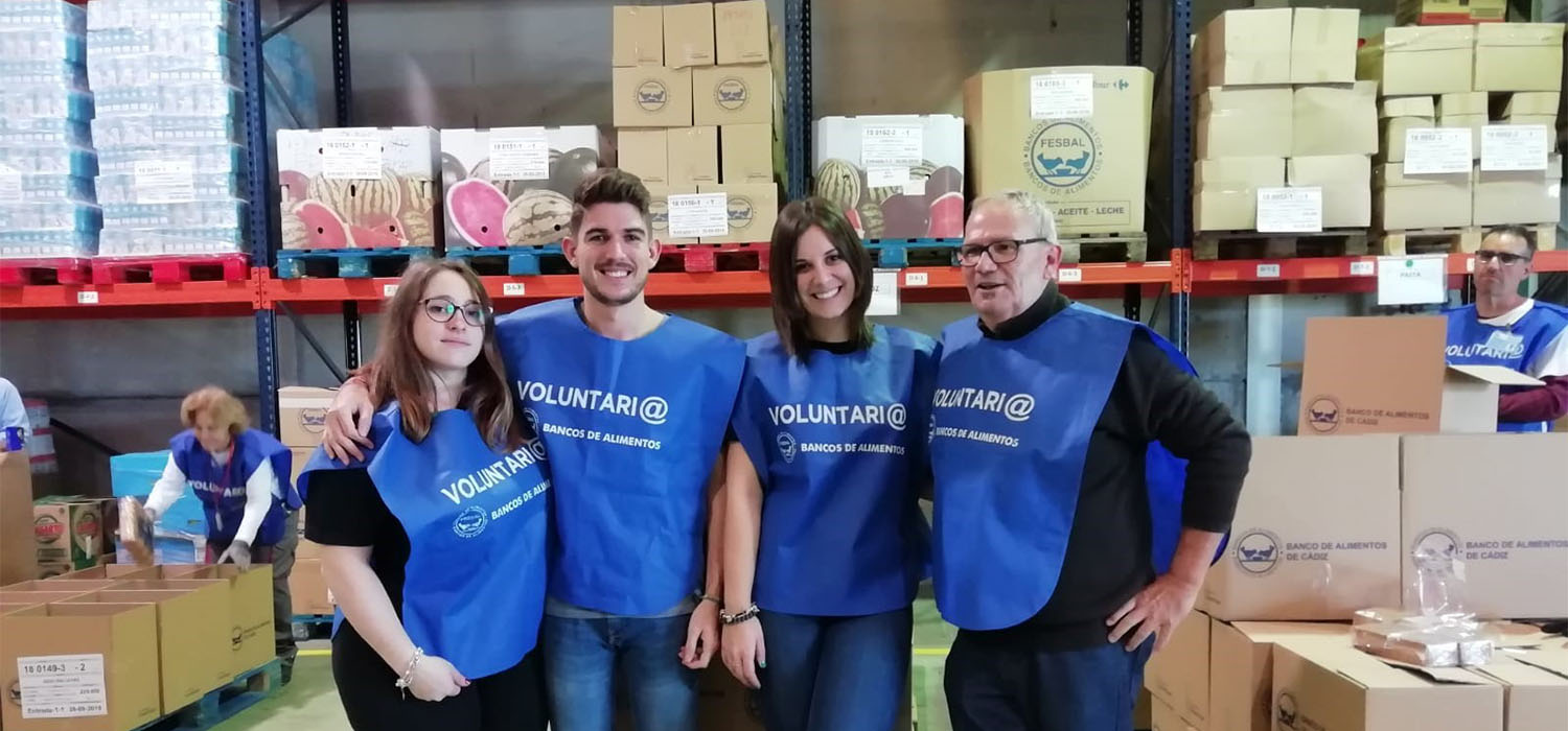 La UCA participa con el Banco de Alimentos en la clasificación de productos en sus últimas campañas