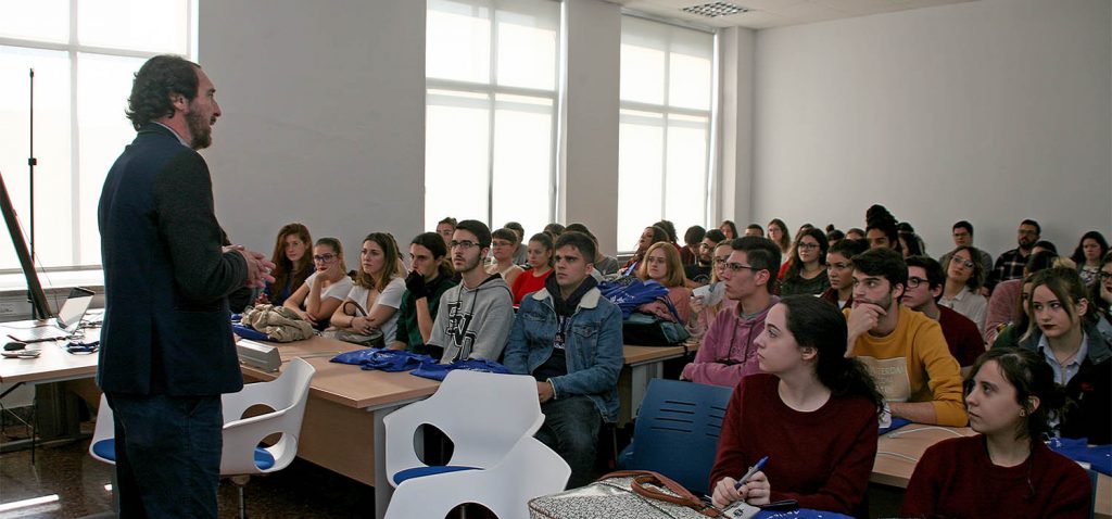 Más de un centenar de personas participan en las jornadas ‘Las ciencias del lenguaje al alcance de todos’