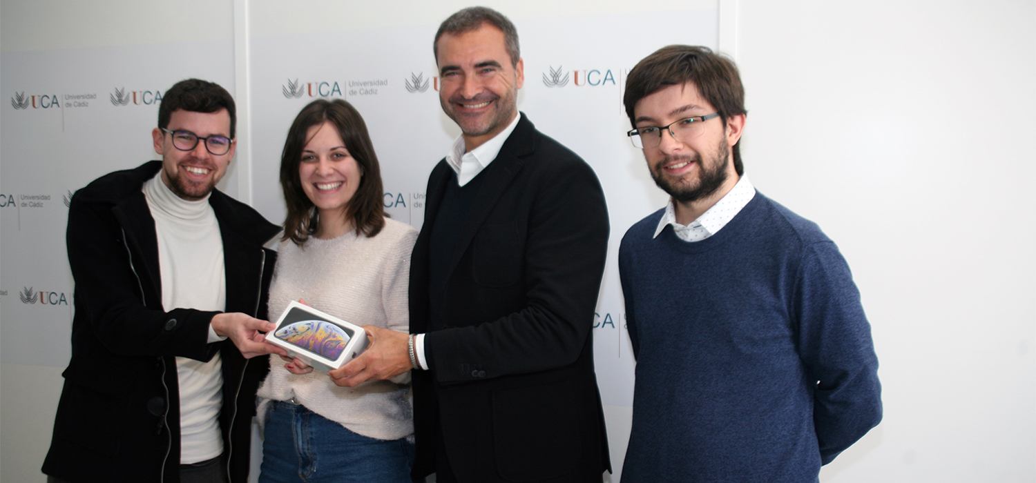 El iphone XR sorteado entre los participantes de la Feria de Empleo de la UCA 2018 ya tiene dueña