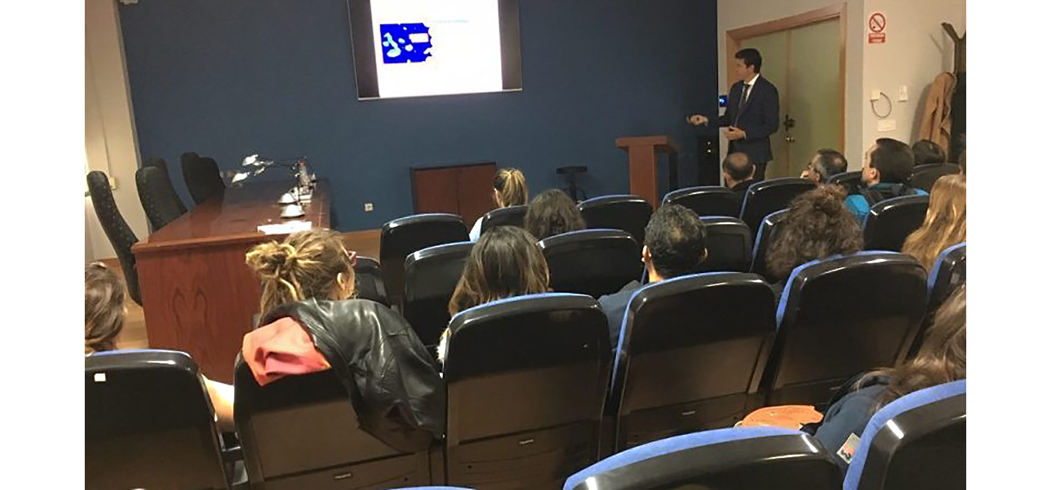 El director del Parque Nacional ‘Galápagos’ anuncia en la conferencia de excelencia CEI·Mar la necesidad de control del impacto pesquero y turístico