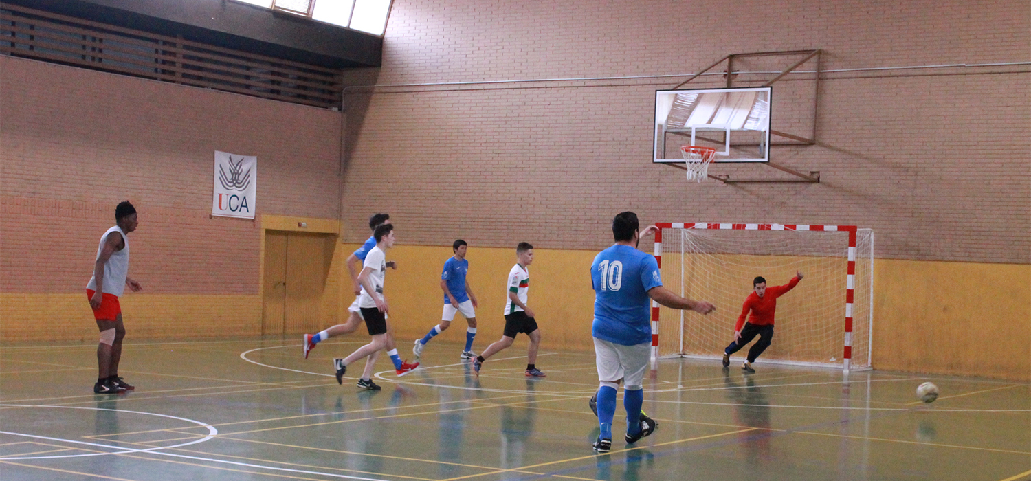 Estudiantes del Colegio Mayor de la UCA participan en el I Torneo Andaluz Colegial de Fútbol Sala