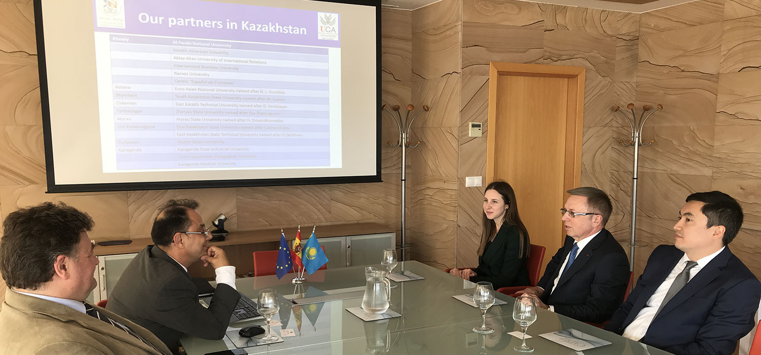 Visita institucional del embajador de la República de Kazajistán a la UCA