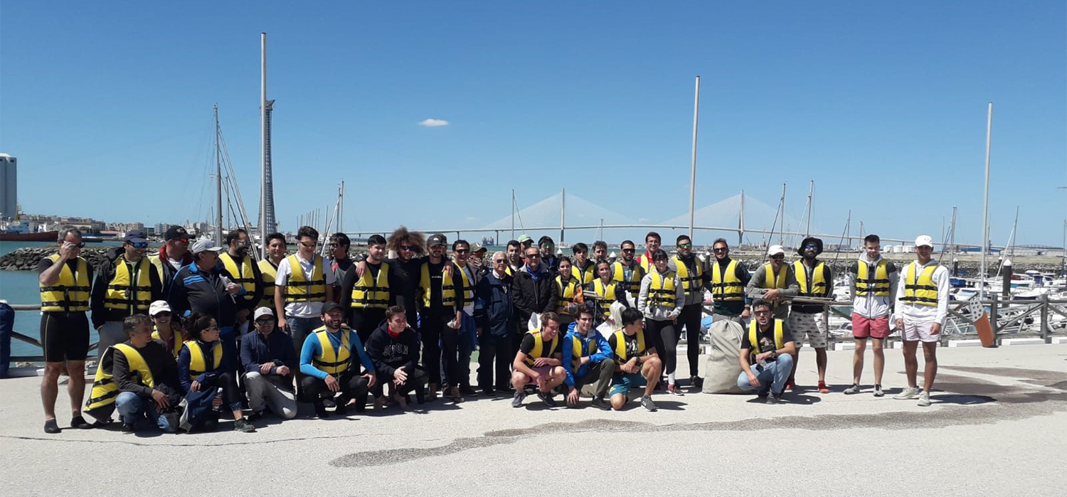 Más de 50 estudiantes participan en la I Regata Solidaria ‘El Río se mueve’