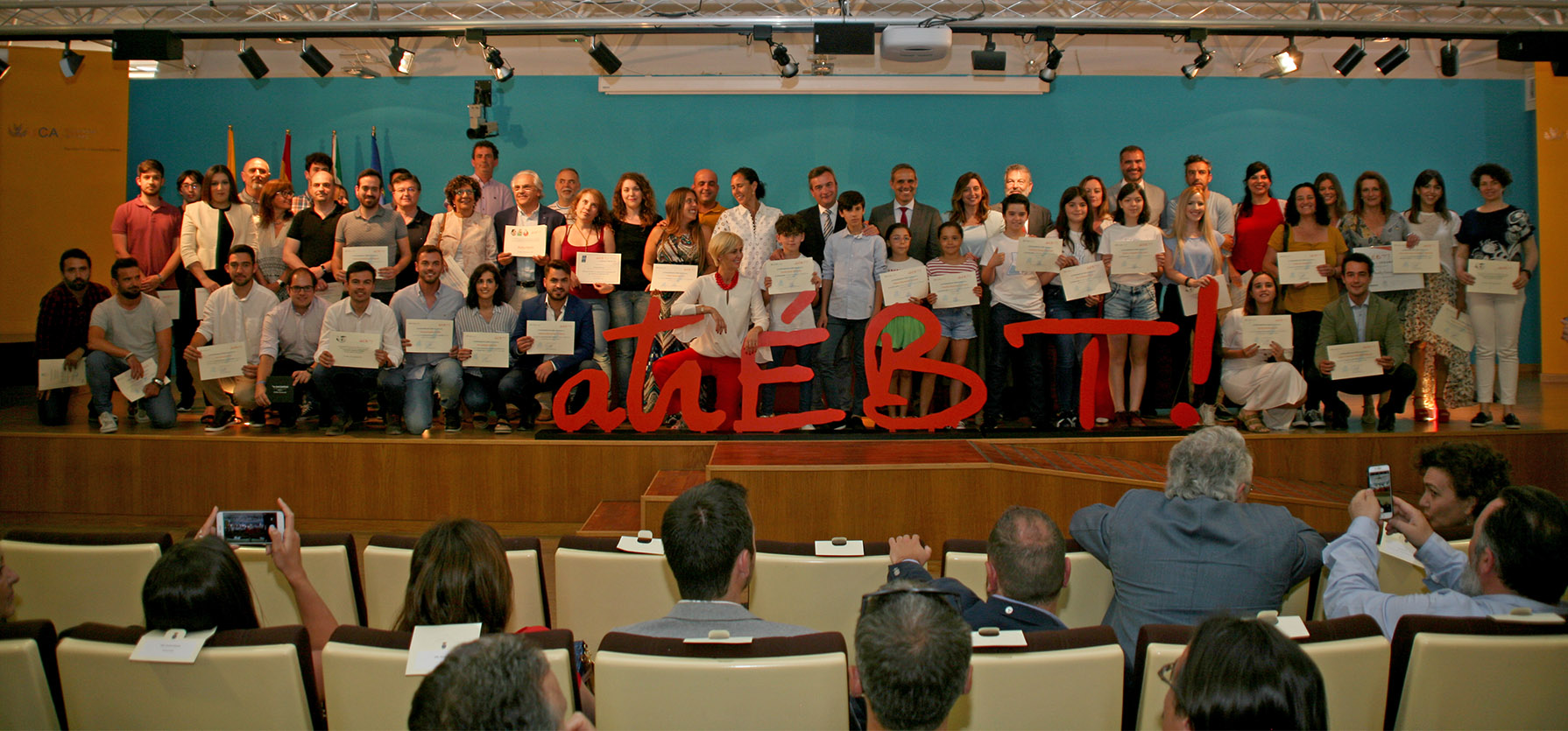 La UCA entrega 28 galardones a emprendedores en la XIII edición de los Premios atrÉBT!