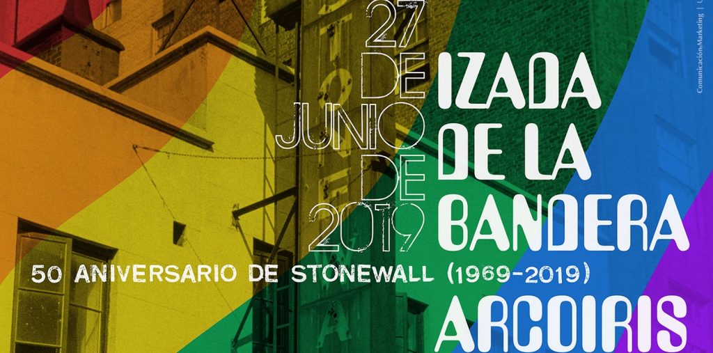 Izada de bandera arcoíris en el Campus de Jerez