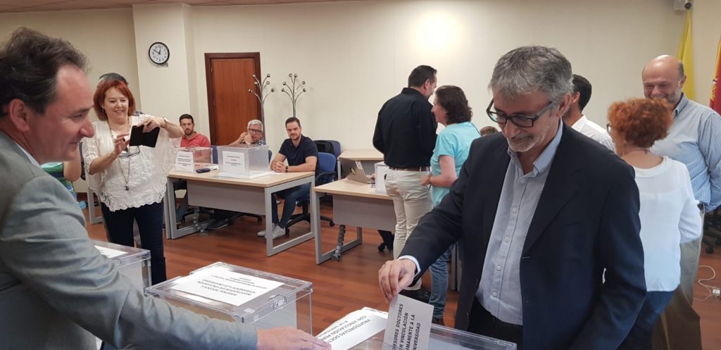 El Consejo de Gobierno de la Junta nombra a Francisco Piniella rector de la UCA