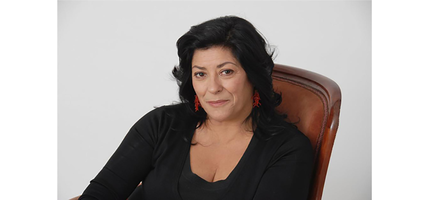 La escritora Almudena Grandes impartirá la conferencia inaugural de los 39º Cursos de Verano en San Roque
