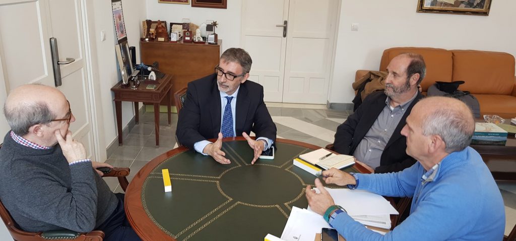 El rector de la UCA se reúne con la plataforma ‘Valcárcel Universitario’ y le traslada el estado actual del proyecto