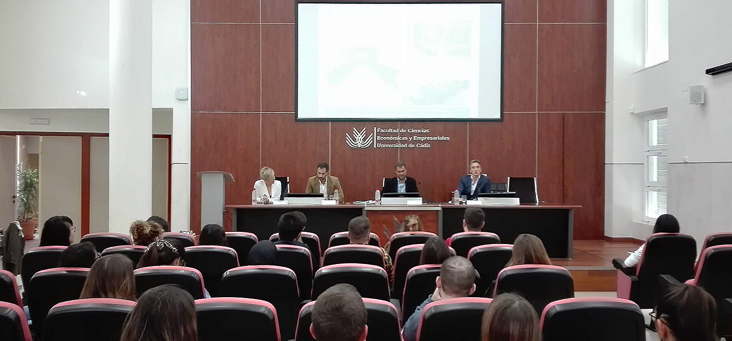 200 estudiantes de últimos cursos participan en los IX Encuentros Empresariales en Cádiz