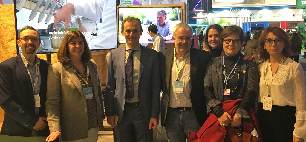 Pedro Duque visita el stand de la UCA en COP25 y felicita a la Universidad de Cádiz por el CEI·Mar y la SEA-EU