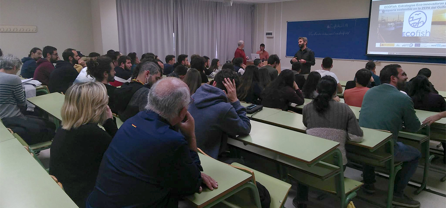 Investigadores, estudiantes y profesionales comparten últimos estudios en la Jornada sobre Pesca Sostenible en el Golfo de Cádiz