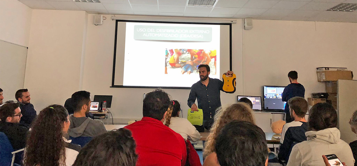 El curso de reanimación cardiopulmonar acerca al alumnado el trabajo investigador en la Facultad de Ciencias de la Educación