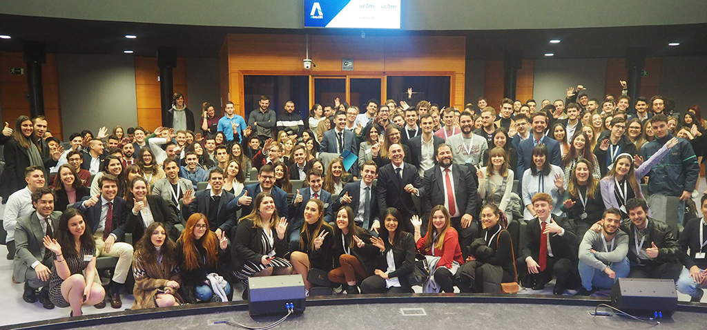 Un equipo de la UCA gana el Concurso Universitario de Bolsa de la Asociación Española de Estudiantes de Económicas