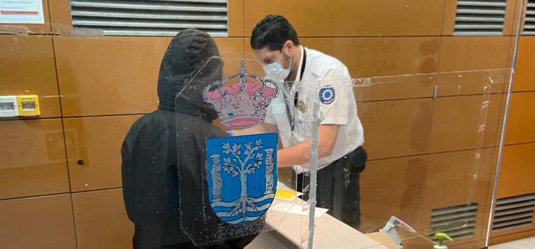 La UCA entrega más de 100 paquetes de conexión de datos para garantizar el acceso a la docencia no presencial de su alumnado