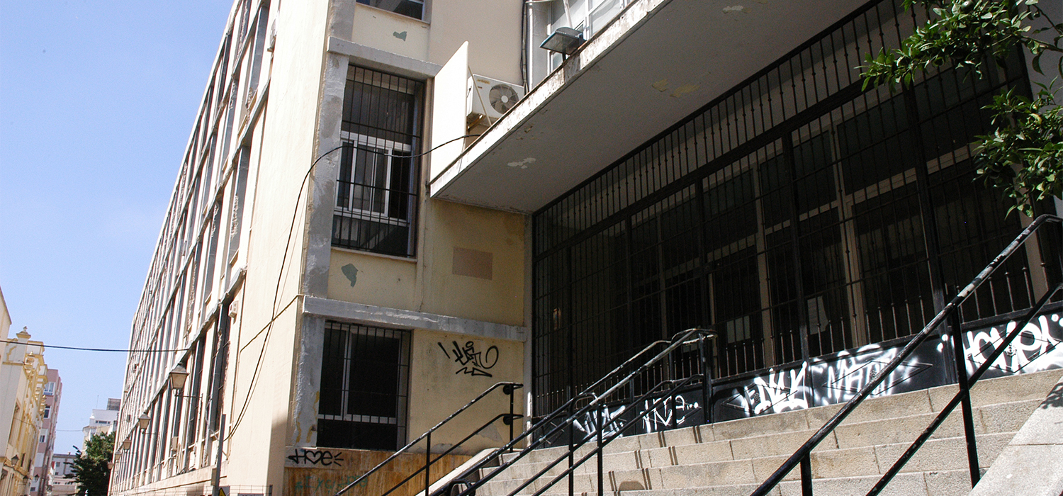 La UCA acomete obras en el edificio de la antigua ESI para asegurar y adecentar todo el perímetro de su fachada