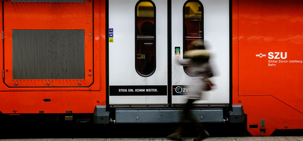 Un estudio de UCA y US revela el perfil del emigrante español: mujer, 35 años, soltera, sin hijos y con estudios superiores