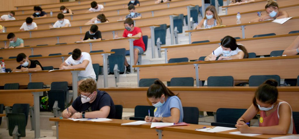 Los estudiantes de nuevo ingreso podrán matricularse hasta este viernes en los grados UCA dentro del último plazo de la fase ordinaria