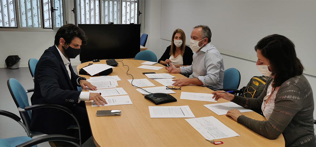 Universidad y Ayuntamiento celebran la Comisión Paritaria de los Cursos de Otoño de la UCA en Algeciras
