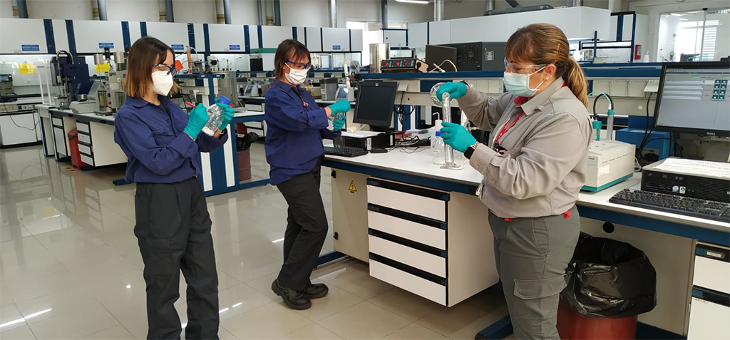 La Cátedra Fundación Cepsa de la UCA inicia una innovadora tesis doctoral para la detección de compuestos aromáticos derivados del petróleo mediante nariz electrónica