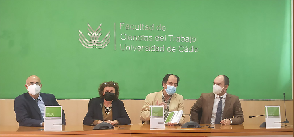 Docentes del máster en Mediación de la UCA presentan el libro ‘Mediación y Derecho’
