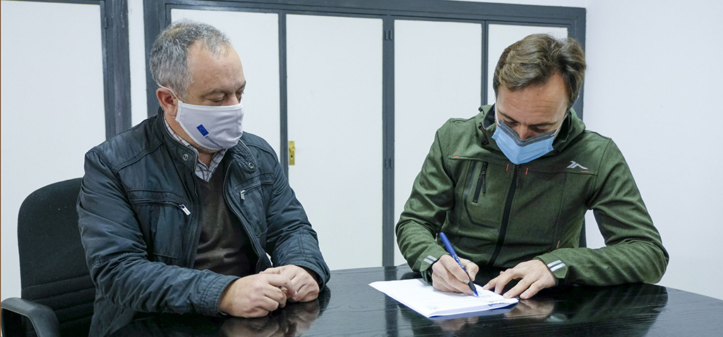 Ayuntamiento y UCA firman un protocolo para el uso compartido de instalaciones de Elcano y embarcaciones universitarias