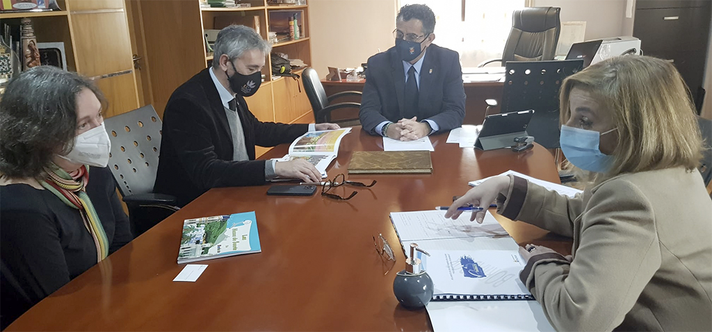 Ayuntamiento de Barbate y UCA cooperarán en proyectos de pesca, marítimos y acuícolas