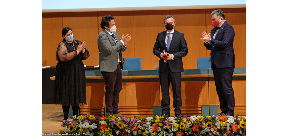 Eduardo González Mazo recibe la distinción de Hijo Predilecto de Cádiz