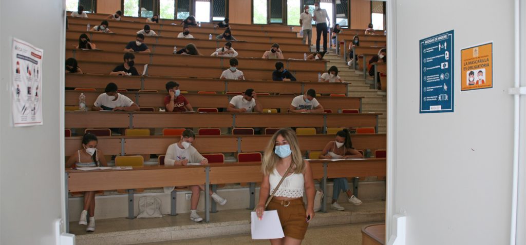 ‘El cuarto de atrás’ de Martín Gaite, la Revolución Liberal y la Constitución de 1978 arrancan la PEvAU 2021