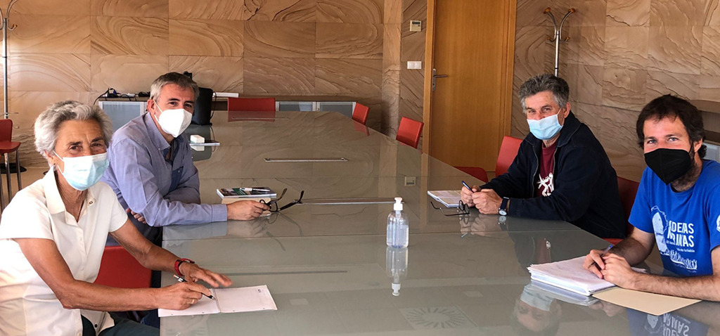 La UCA recibe a Ecologistas en Acción para abordar el proyecto de ampliación de los parques litorales gaditanos