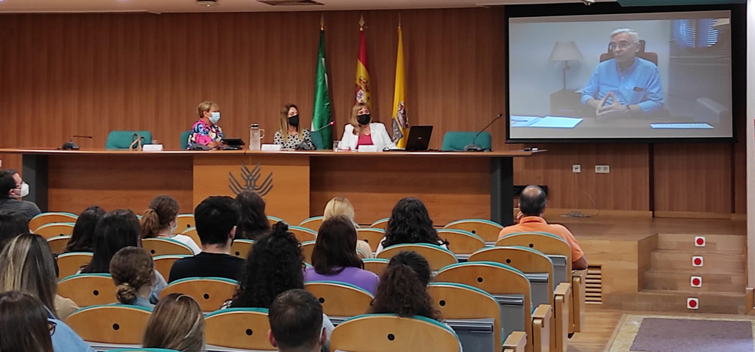 La Facultad de Enfermería de Algeciras de la UCA acoge la exposición ¿Qué sabemos del SARS-CoV?