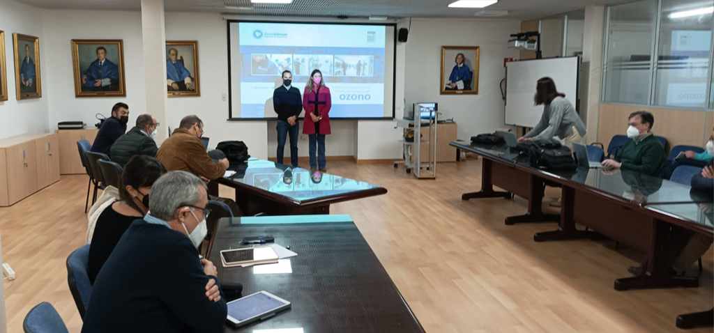 Encuentro entre empresa ‘ZonoSistem’ e investigadores de la UCA