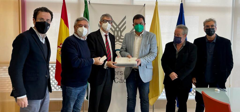 El rector de la UCA presenta al Ministerio de Cultura y Deporte el expediente del Carnaval de Cádiz al Patrimonio Cultural Inmaterial de la Humanidad