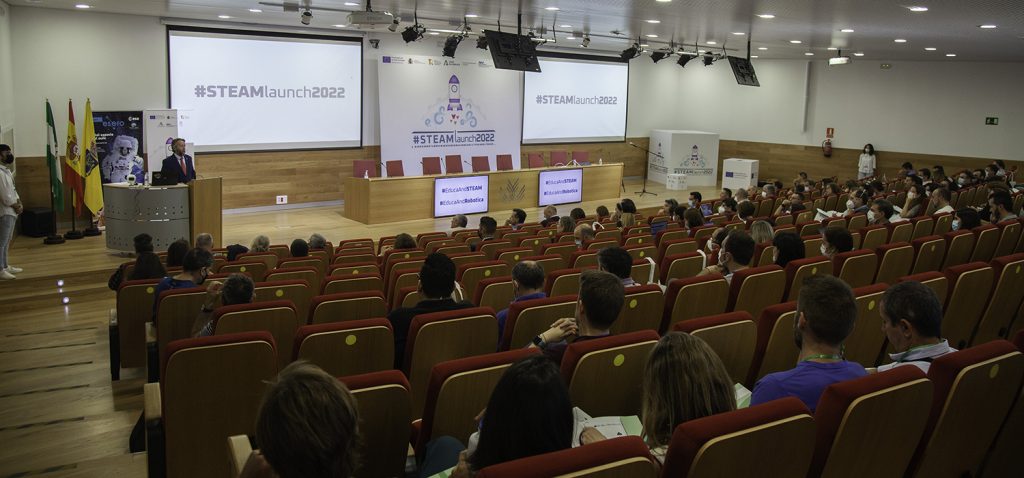 La UCA acoge las Jornadas para el Desarrollo de la Competencia Digital Docente en el ámbito Steam